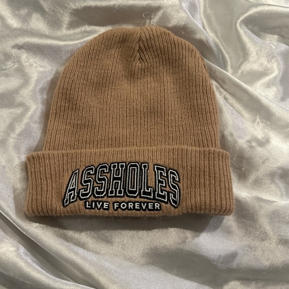 ♡ beanie ♡ - Picture 2 of 2